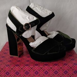 Tory Burch Loretta Banana Leaf Sandals Size 9